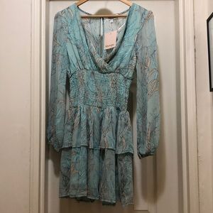 Showpo Spring Dress size 8. EUC! Perfect for dinner, casual wedding, party.